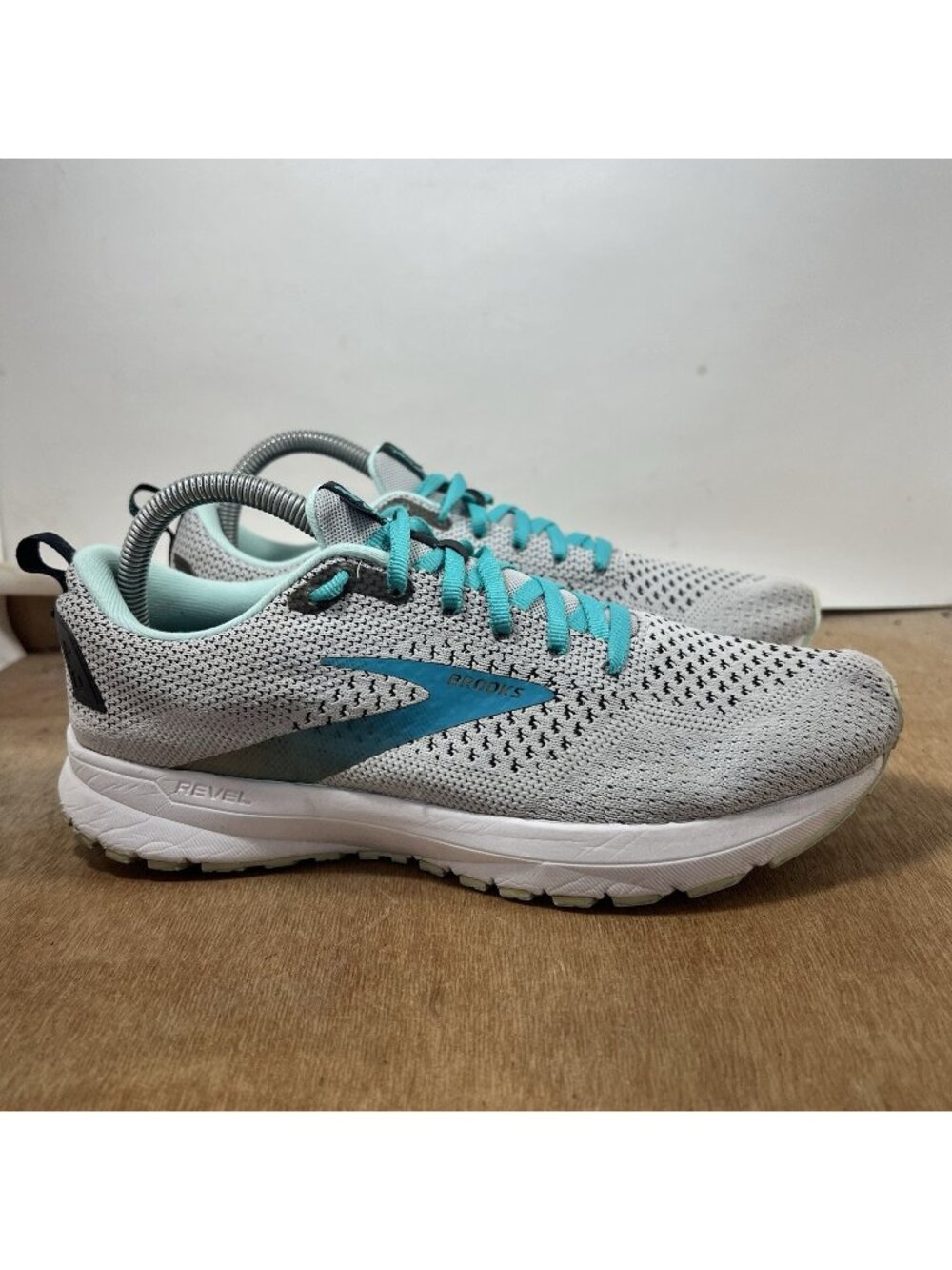 Brooks Revel 4 Women Size 9 Medium B Grey Running Shoes